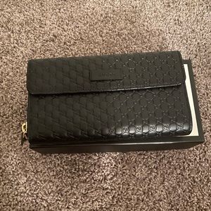 GUCCI
Microguccissima Continental Flap Wallet Black